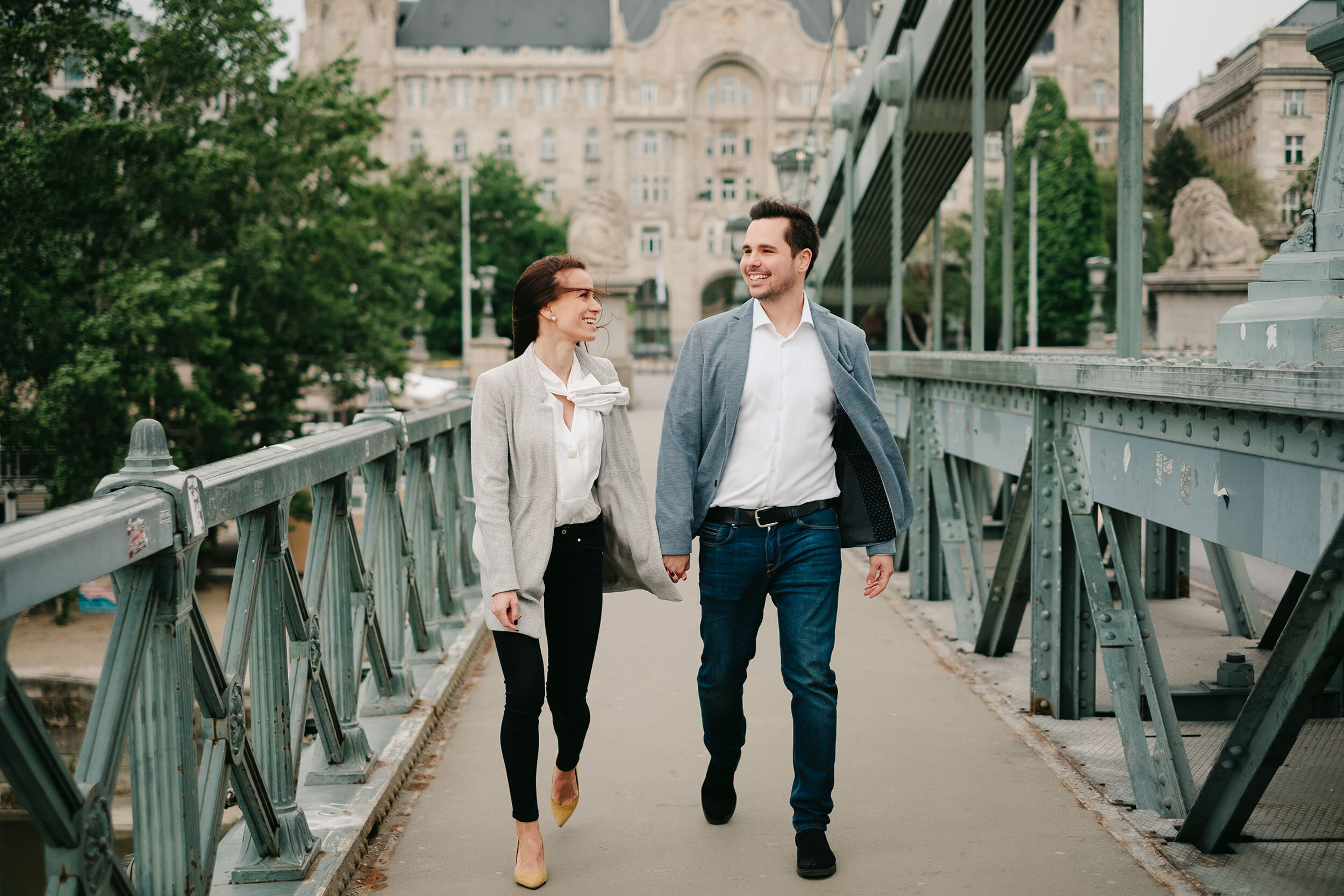 Jegyesfotózás (engagement session, e-session) a budapesti Lánchídon