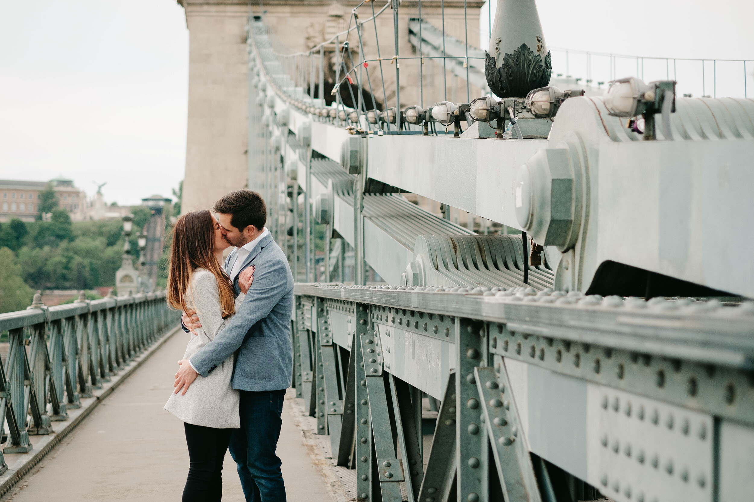 Jegyesfotózás (engagement session, e-session) a budapesti Lánchídon