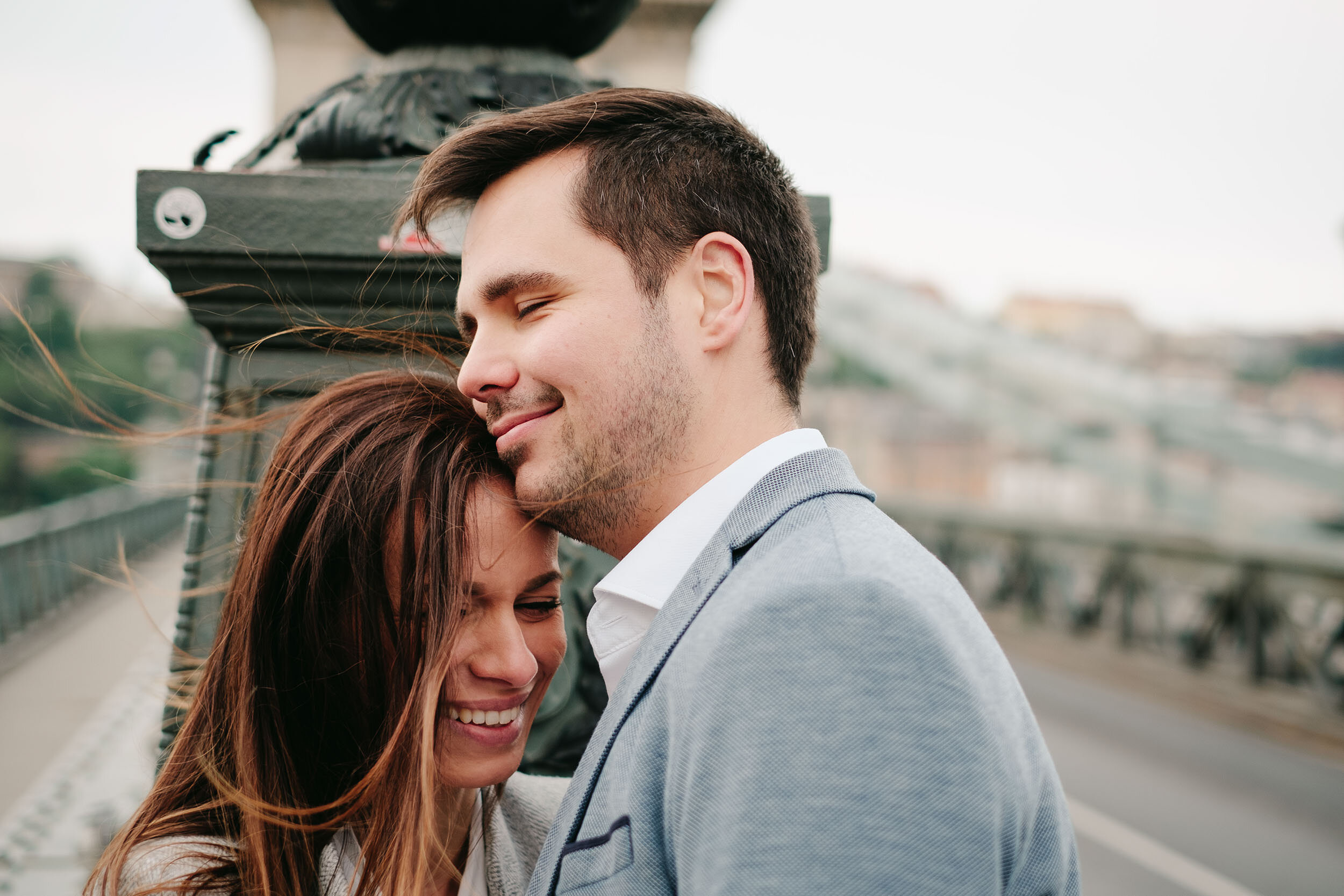 Jegyesfotózás (engagement session, e-session) a budapesti Lánchídon