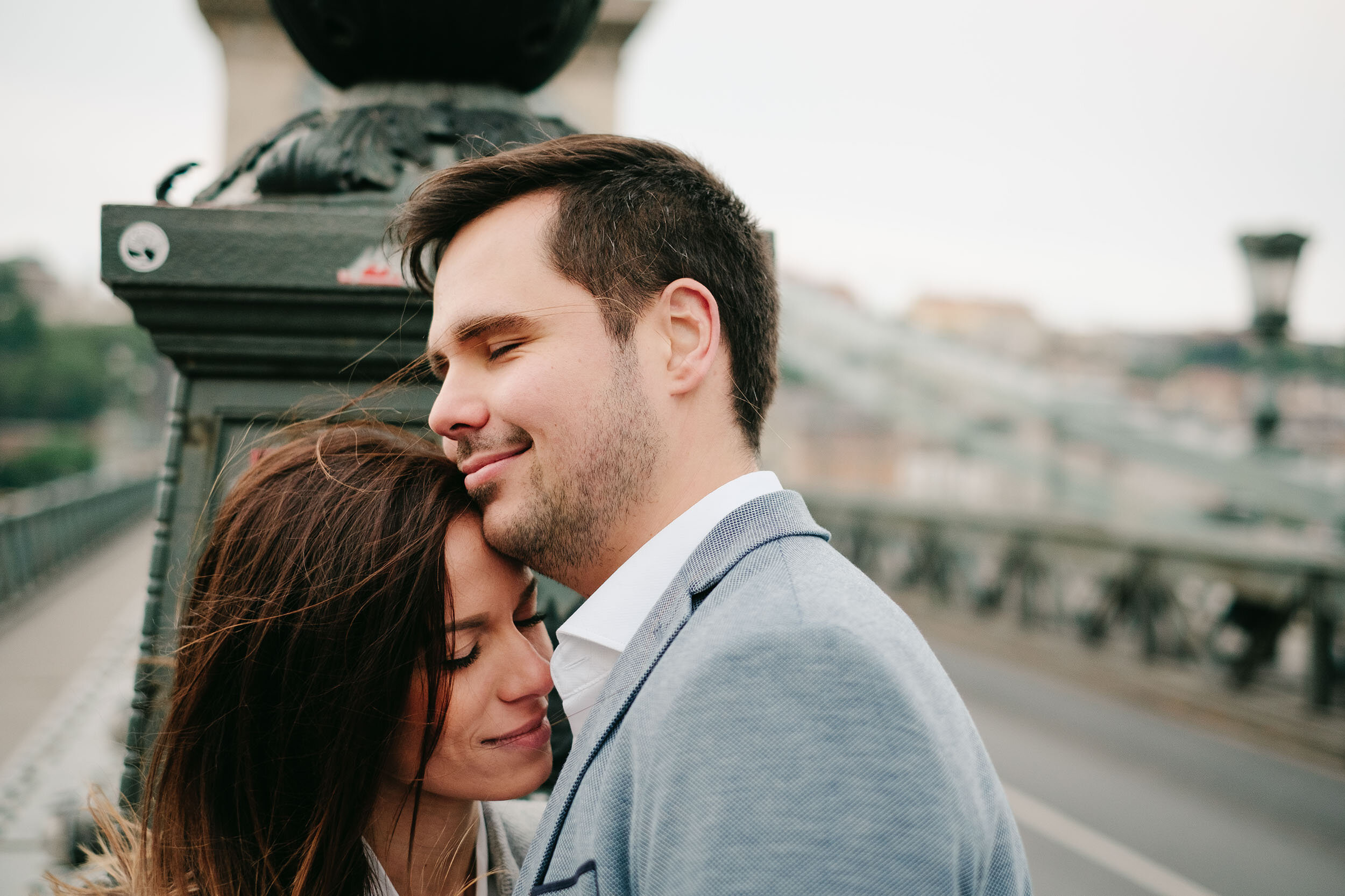 Jegyesfotózás (engagement session, e-session) a budapesti Lánchídon