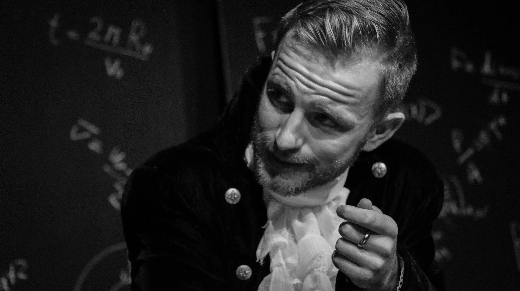 Jonathan Hewitt as Christopher Wren