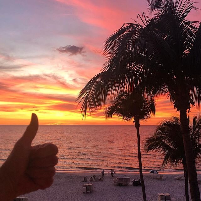 Thumbs up, Naples FL 🌅.
.
.
.
#celebritythumb #visitflorida #skyonfire🔥#beachvibes #sunsetphotography #thumbsupearth