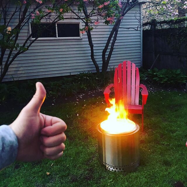 Thumbs up, Solo Stove.
.
.
#trashcanfire #🗑🔥 #solostovebonfire #thumbsupquarantine