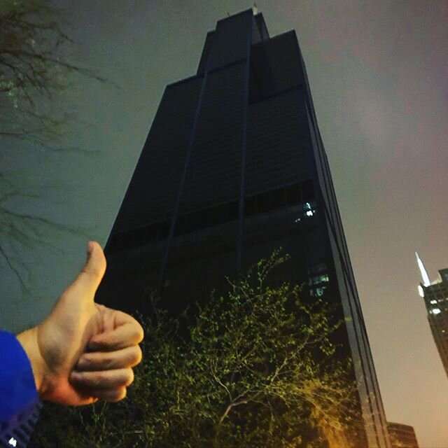 Thumbs up, lights out Sears Tower.
.
.
.
#someoneturnedoffwillis #skyline #stayhomechicago #👍🌃 #quarantinethumbs
