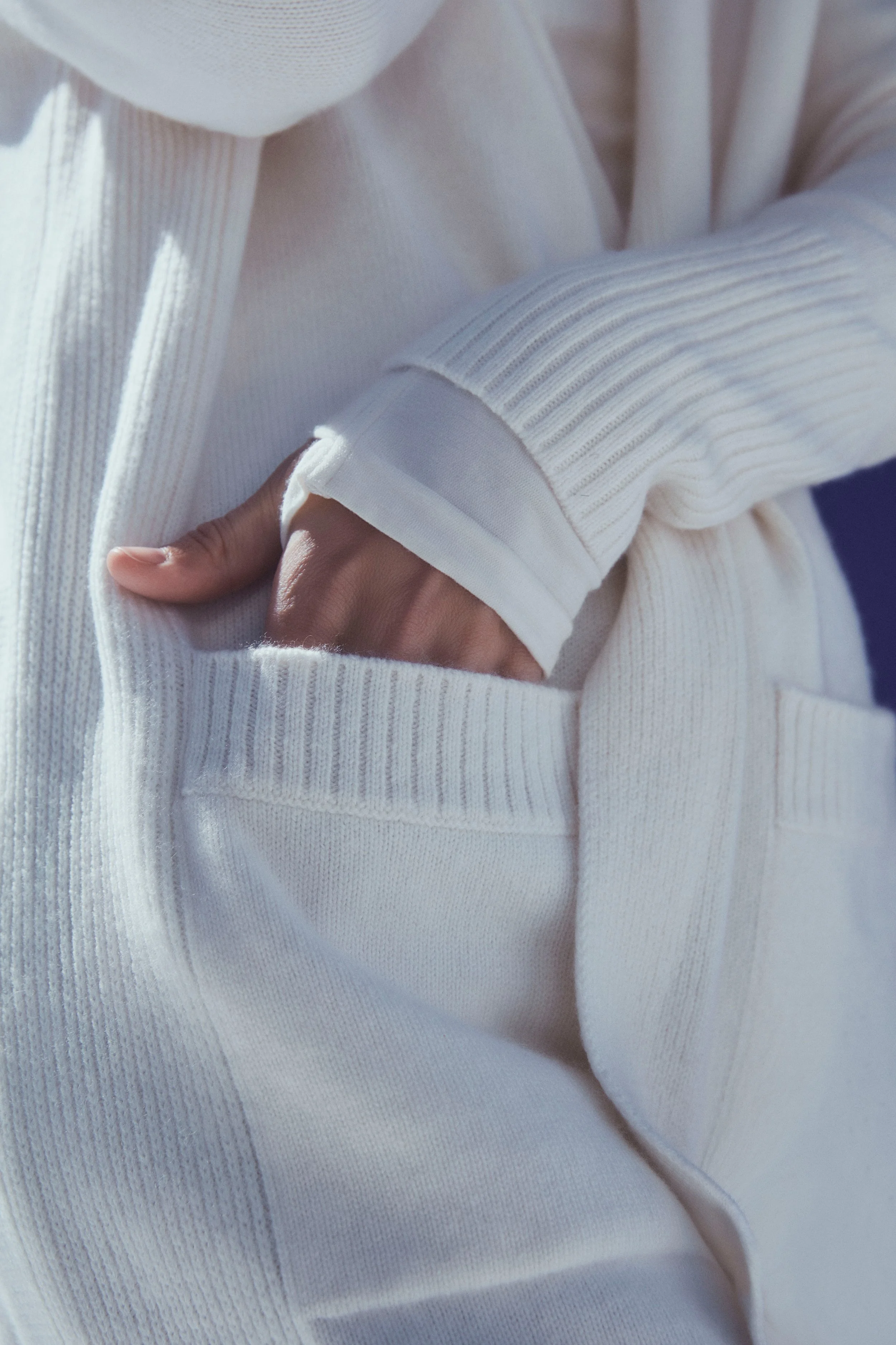 882542_022_MAGW_AT_WOMENS_A8_HOL22_LifeStyle_1_147 (high-quality).jpeg