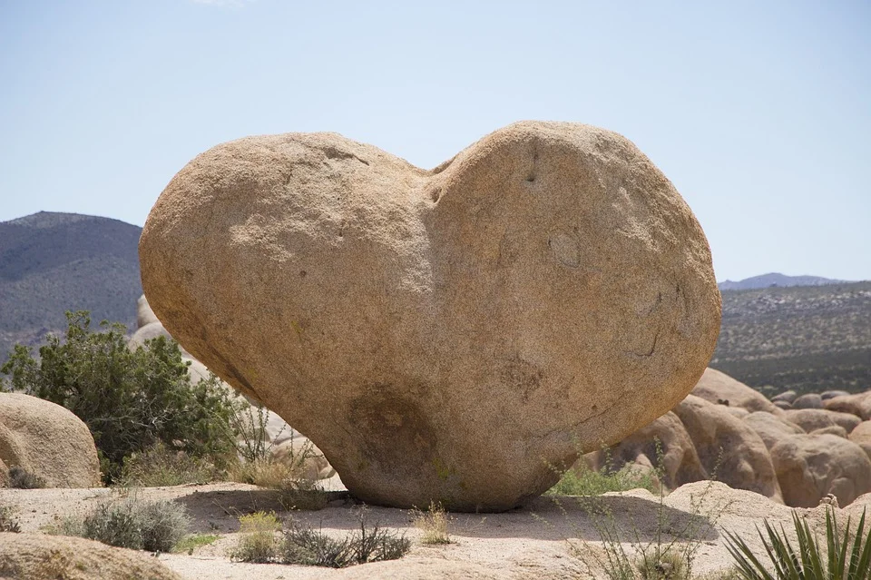 heart-rock-1111680_960_720.jpg