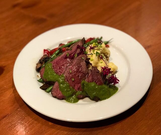 Tonight&rsquo;s special in @grandboulevard 🤤 Chimichurri filet medallions on Manchego mashed potatoes with green beans, roasted red peppers, &amp; mushrooms!