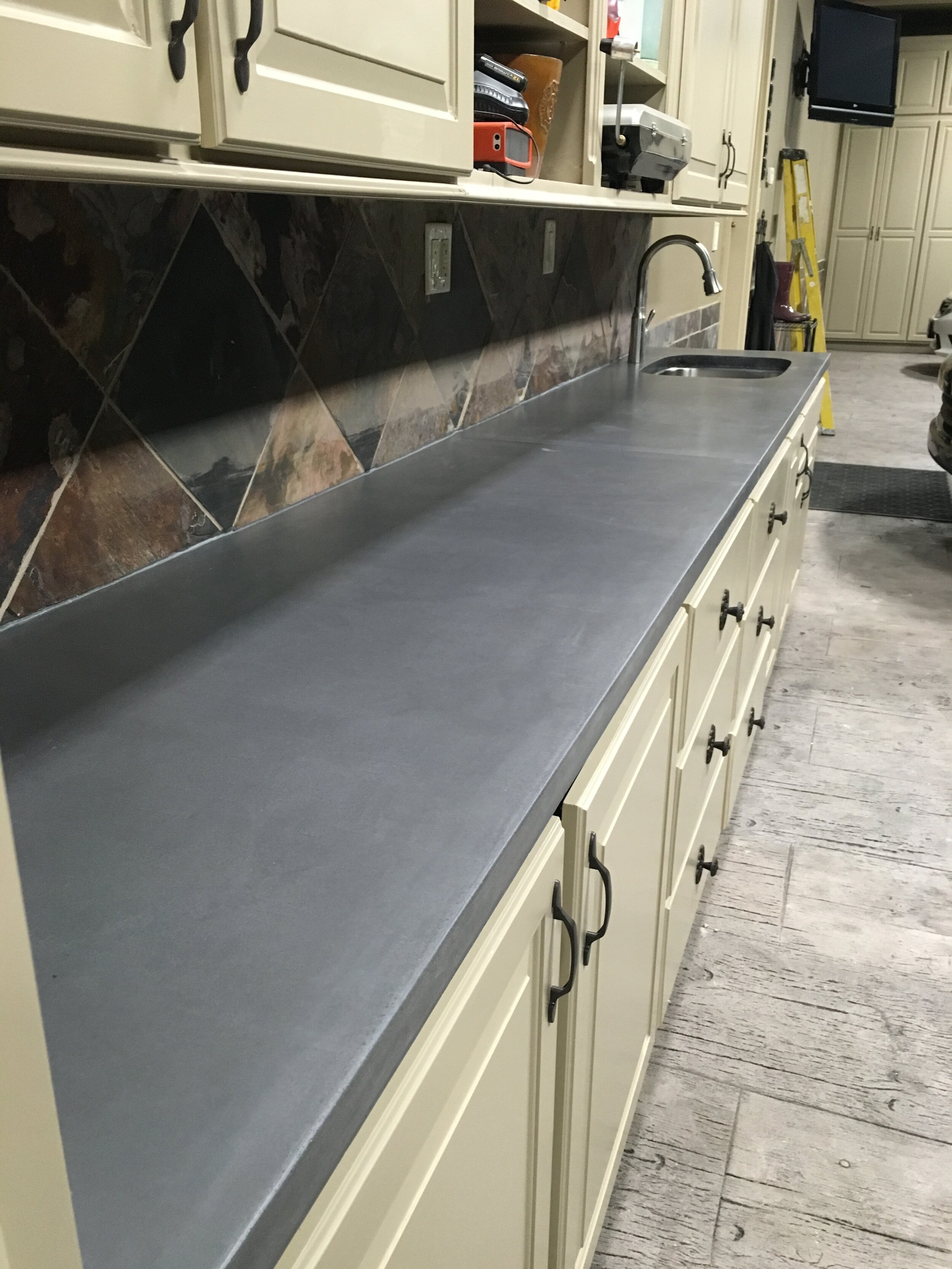 Garage Worktop with Undermount Sink and Desktop