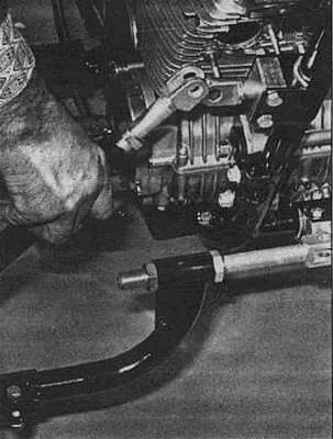 Clevis Adjusting Bolts must line up with Eyebolts. Note bottom front U-Clamp attached to cross tube of frame.