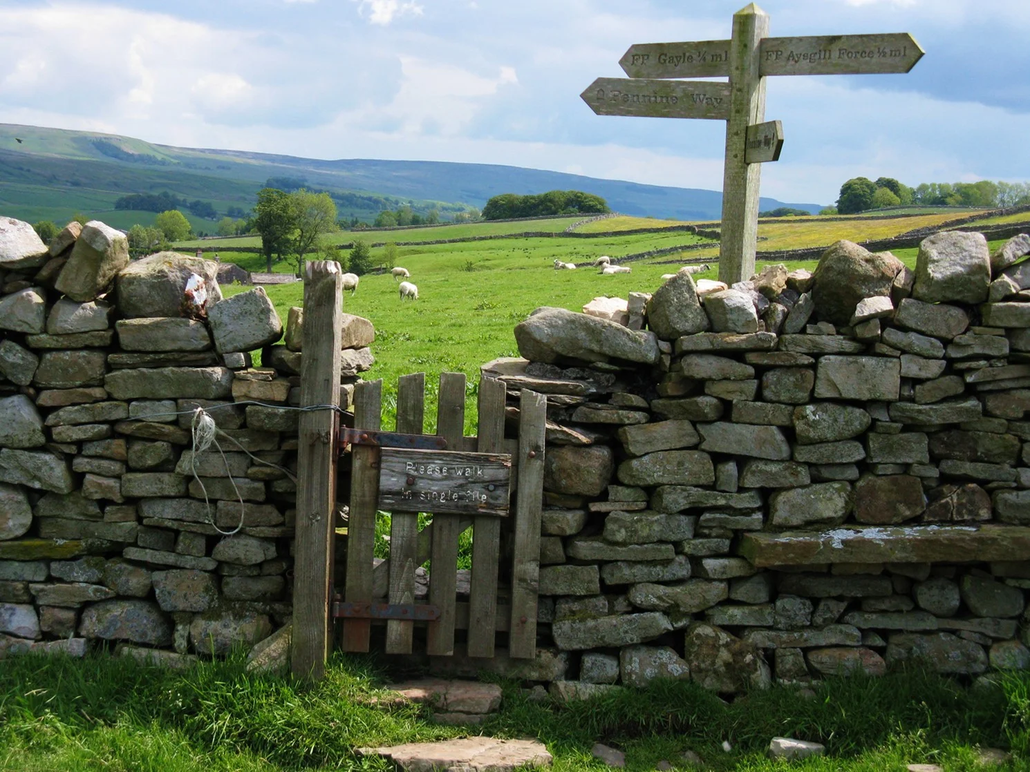  Stile and sign post, Wensleydale, Yorkshire Dales National Park, Britain.&nbsp; 2011    