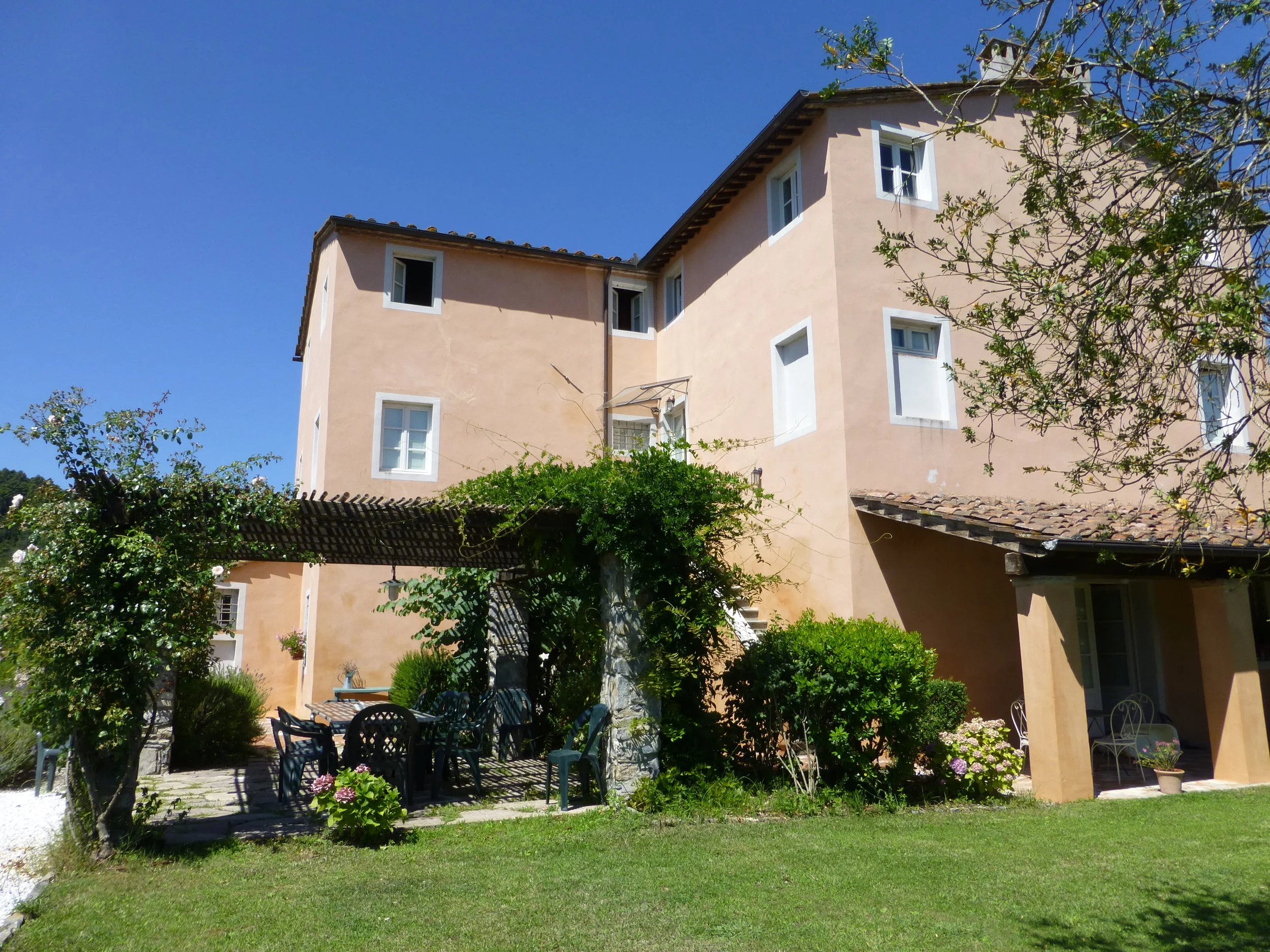 A Chele loggia and pergola