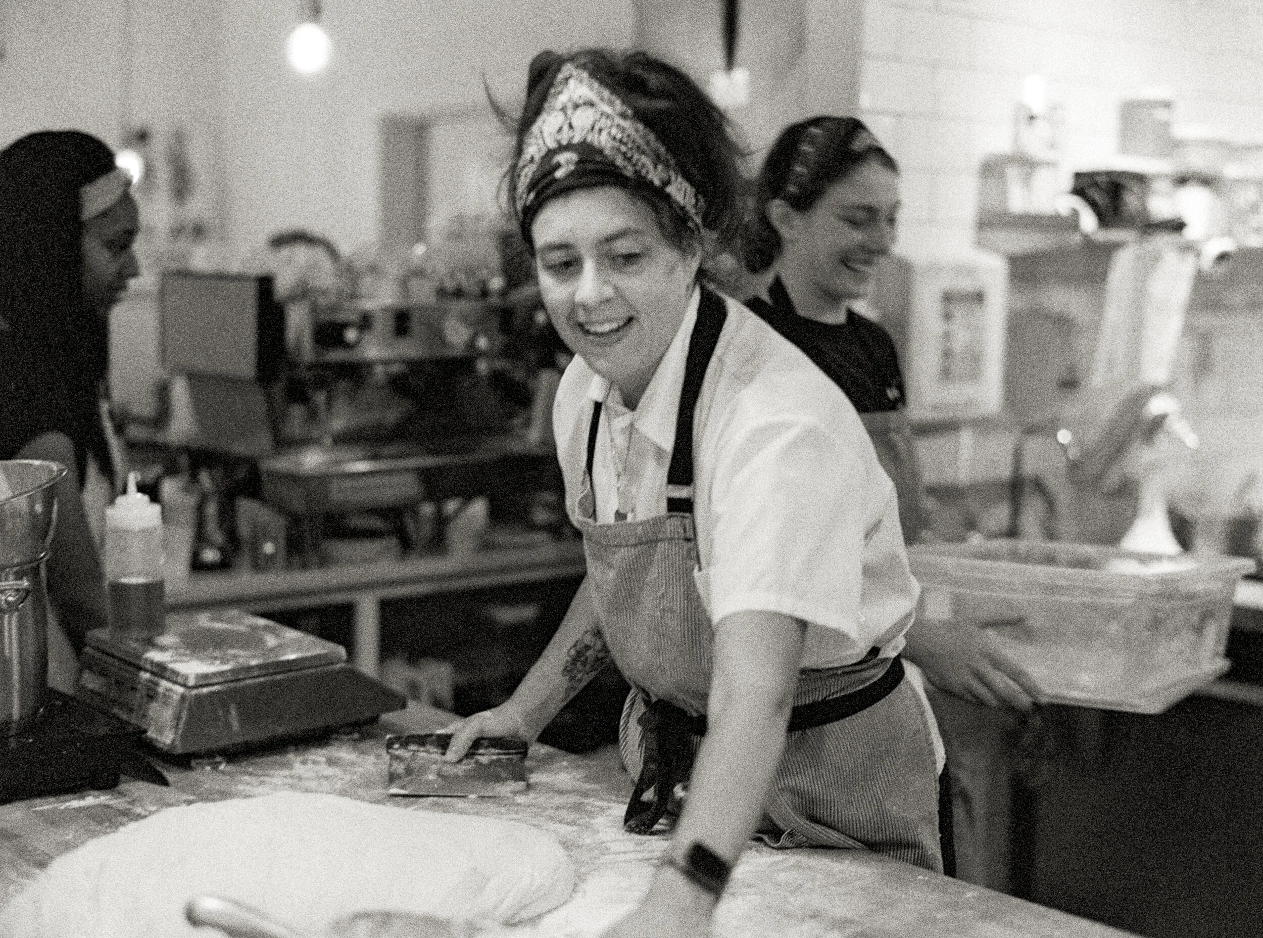 DeLuxe Cakes and Pastries