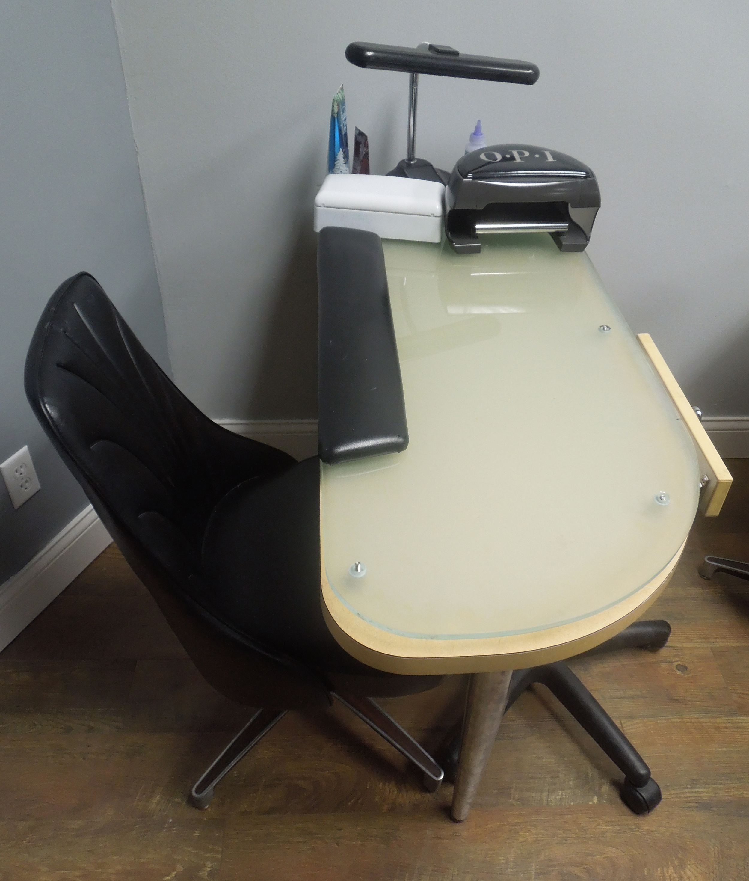 Only the best for your specialized manicure. 