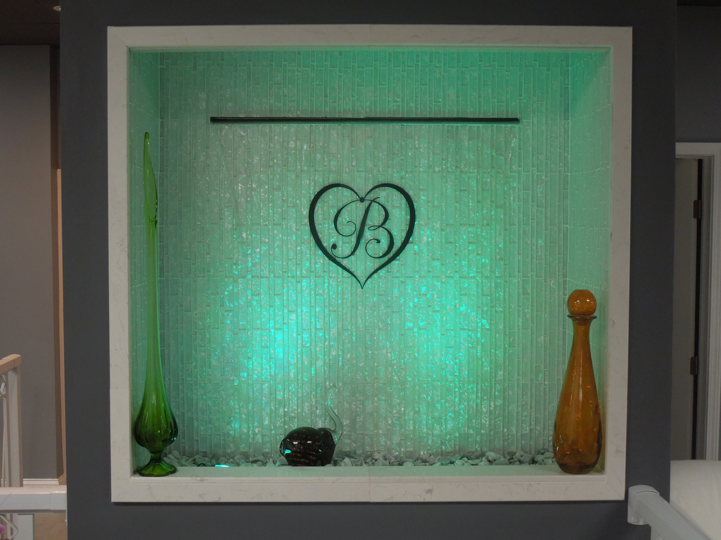 Calm waters here to greet you as you walk in the door. 