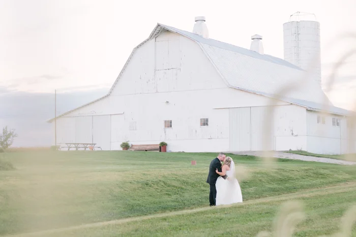 Lightning Tree Barn - Circleville, Ohio - Elegant Rustic Wedding - Columbus, OH Wedding Photographer