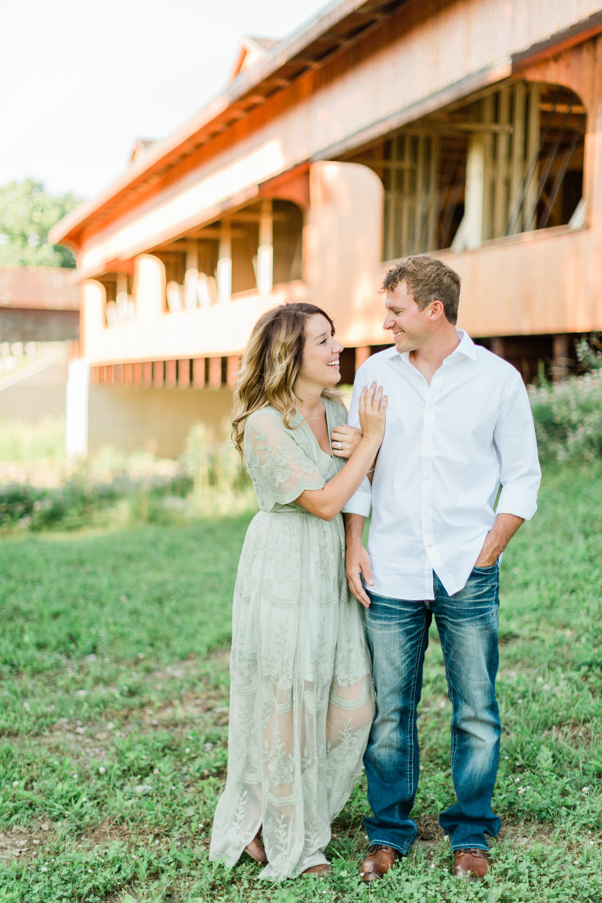Lyss &amp; Kyle - Dreamy Countryside Engagement Session
