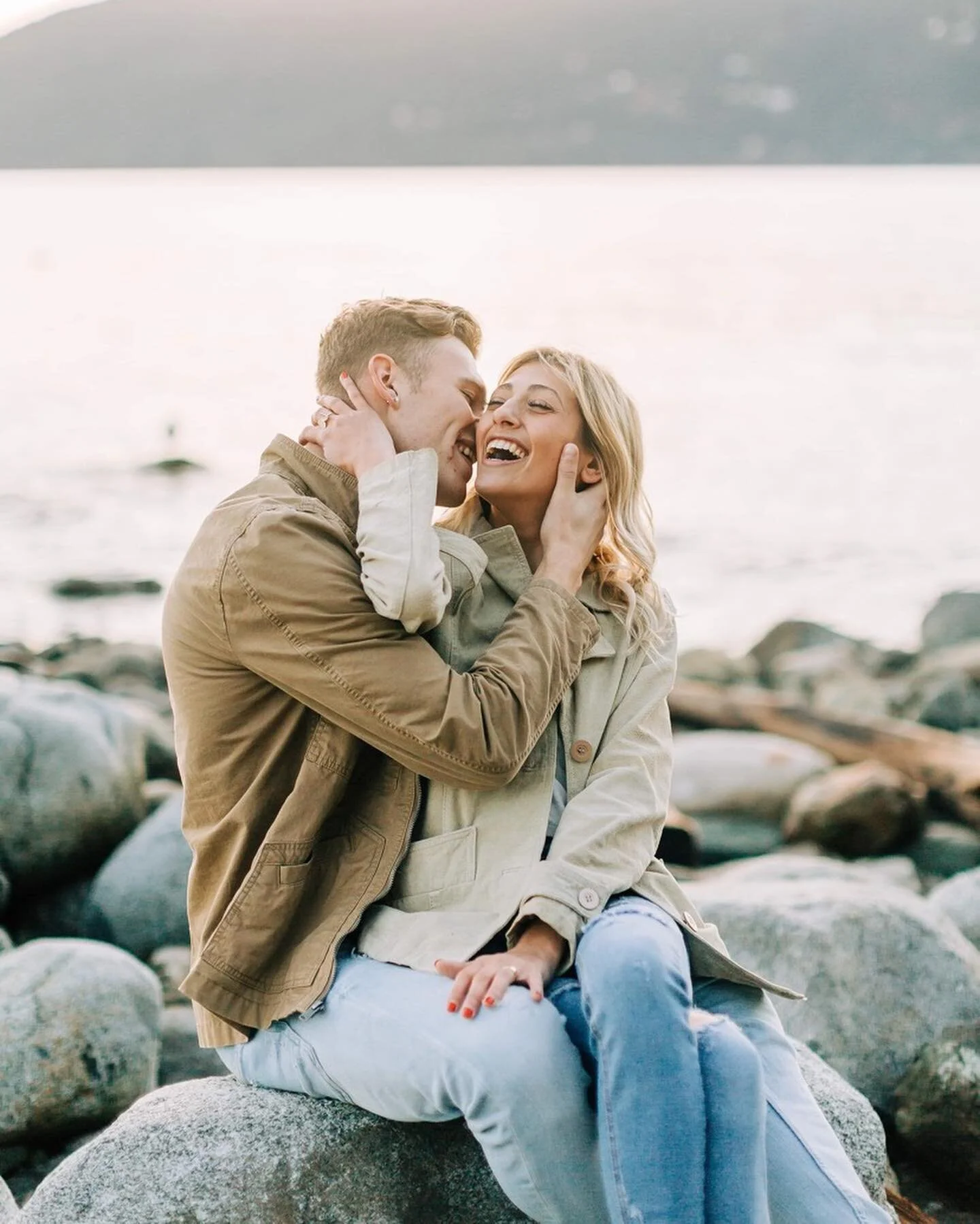 NOW BOOKING BEACH MINIS
April 22nd!

Link in bio to book your session ✨