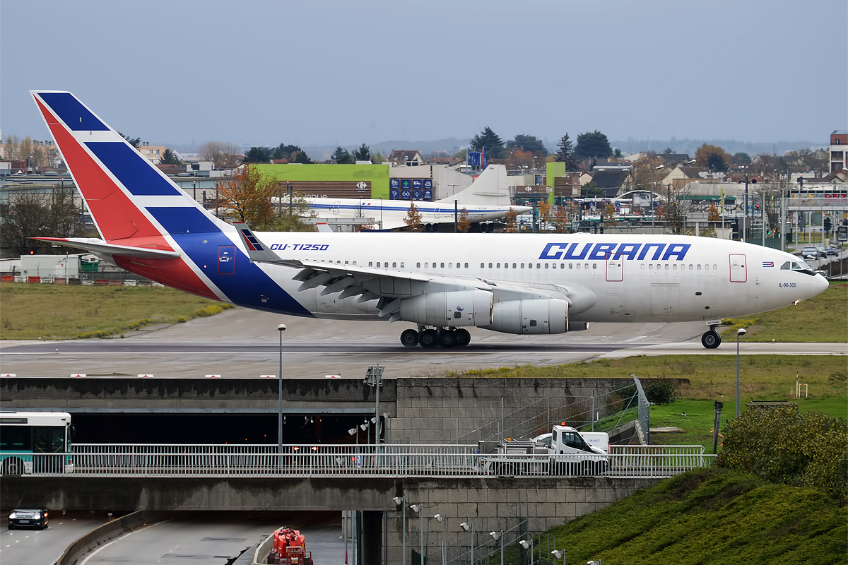 Cubana,_CU-T1250,_Ilyushin_Il-96-300_(31268448486).jpg