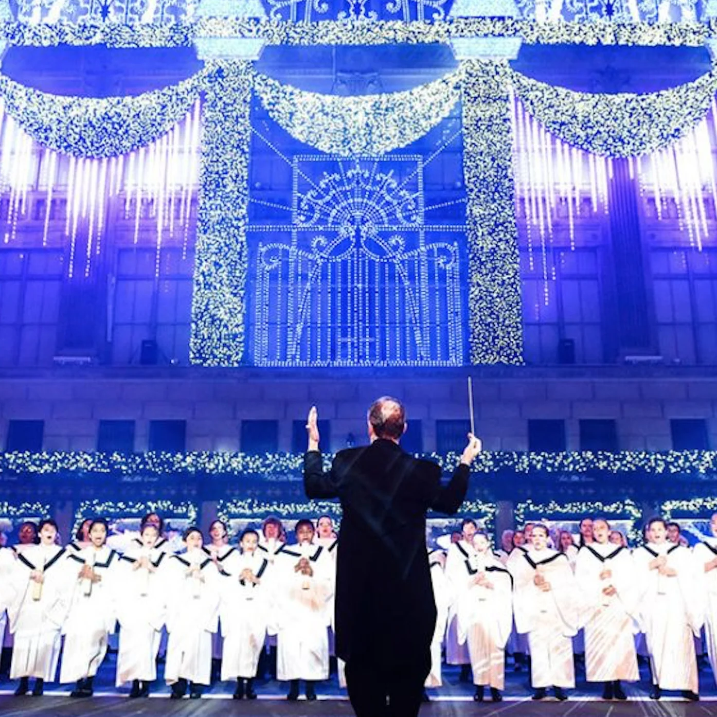 Световое_Шоу_на_центре_Saks_5th_avenue_ньюйоркгид.jpg