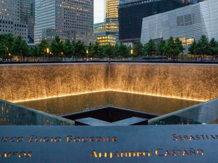Мемориалы 9/11.jpg