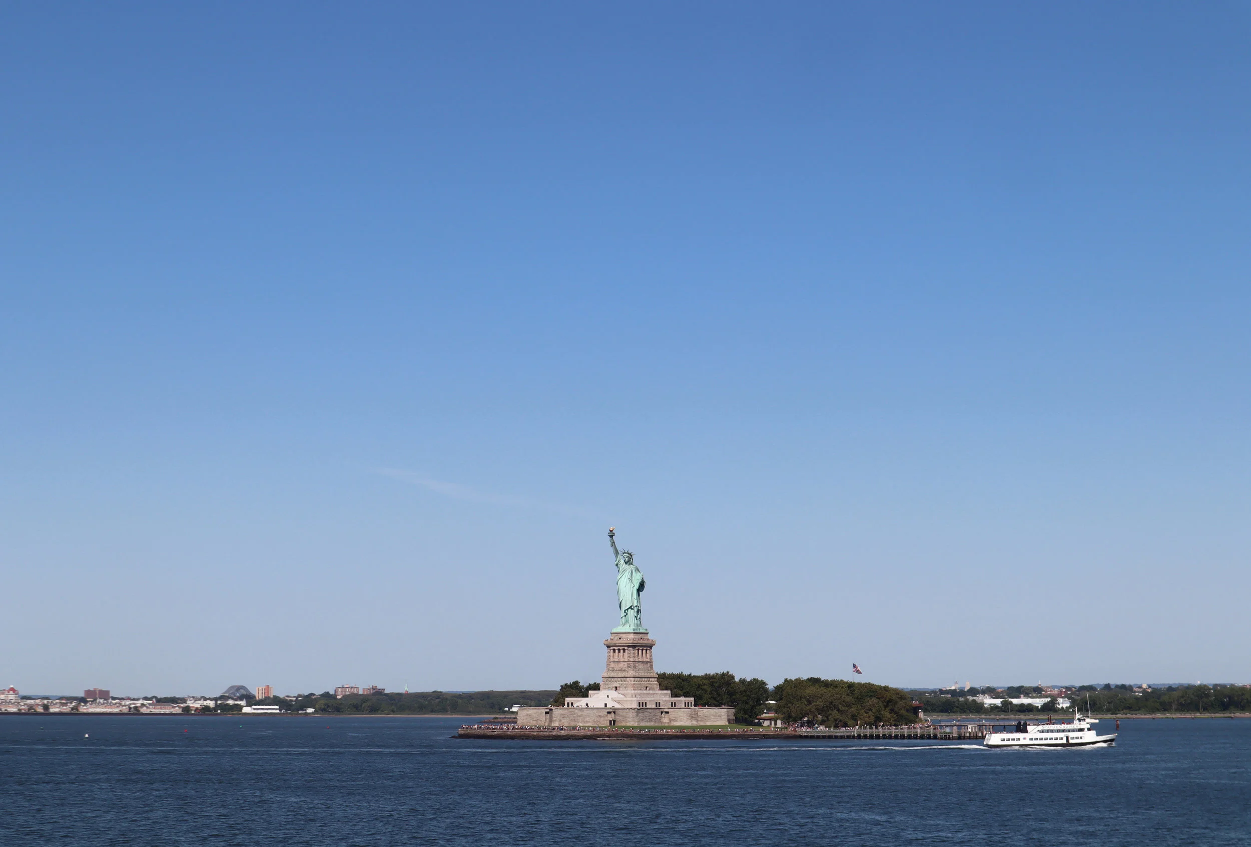 Вид на Статую Свободы с правого борта парома Staten Island Ferry