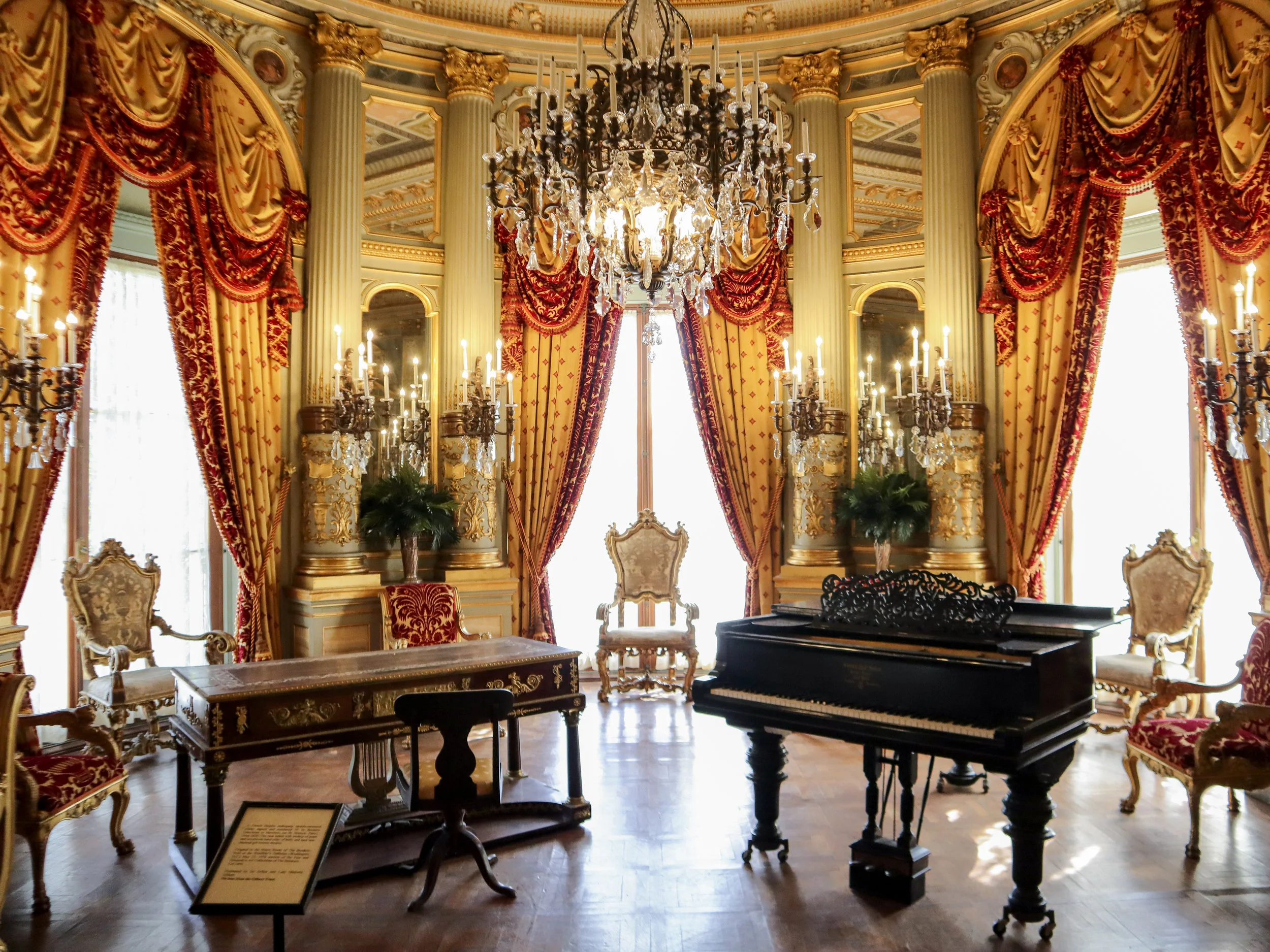 The breakers особняк изнутри пианино.jpg