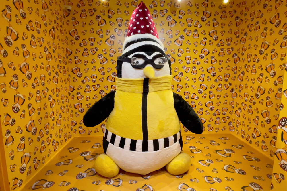 пингвин в музее друзей friends experience нью йорк.jpg