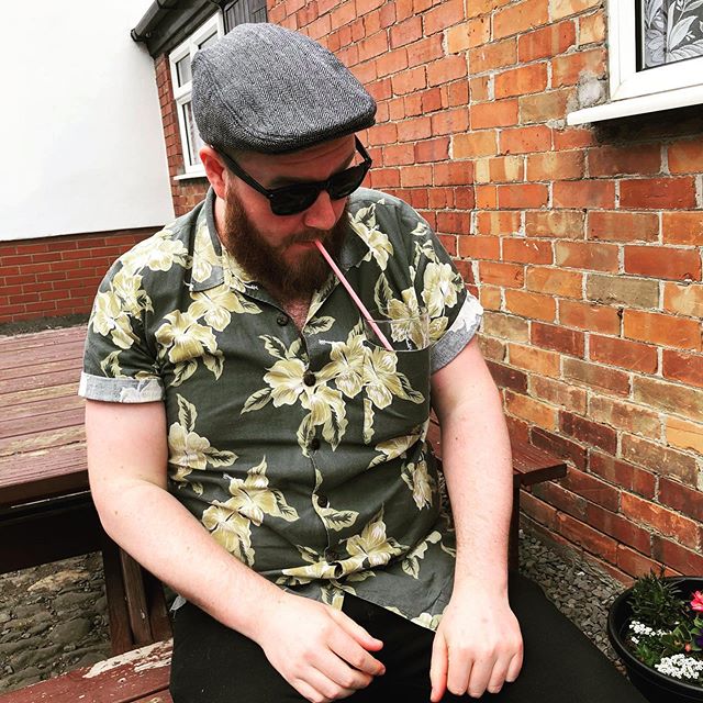 Who wore it better?

Yes I&rsquo;m drinking a pint through a straw from my pocket. 
It&rsquo;s called innovation.

#pocketpint #pub #thatchershaze #doggo #summer #hat