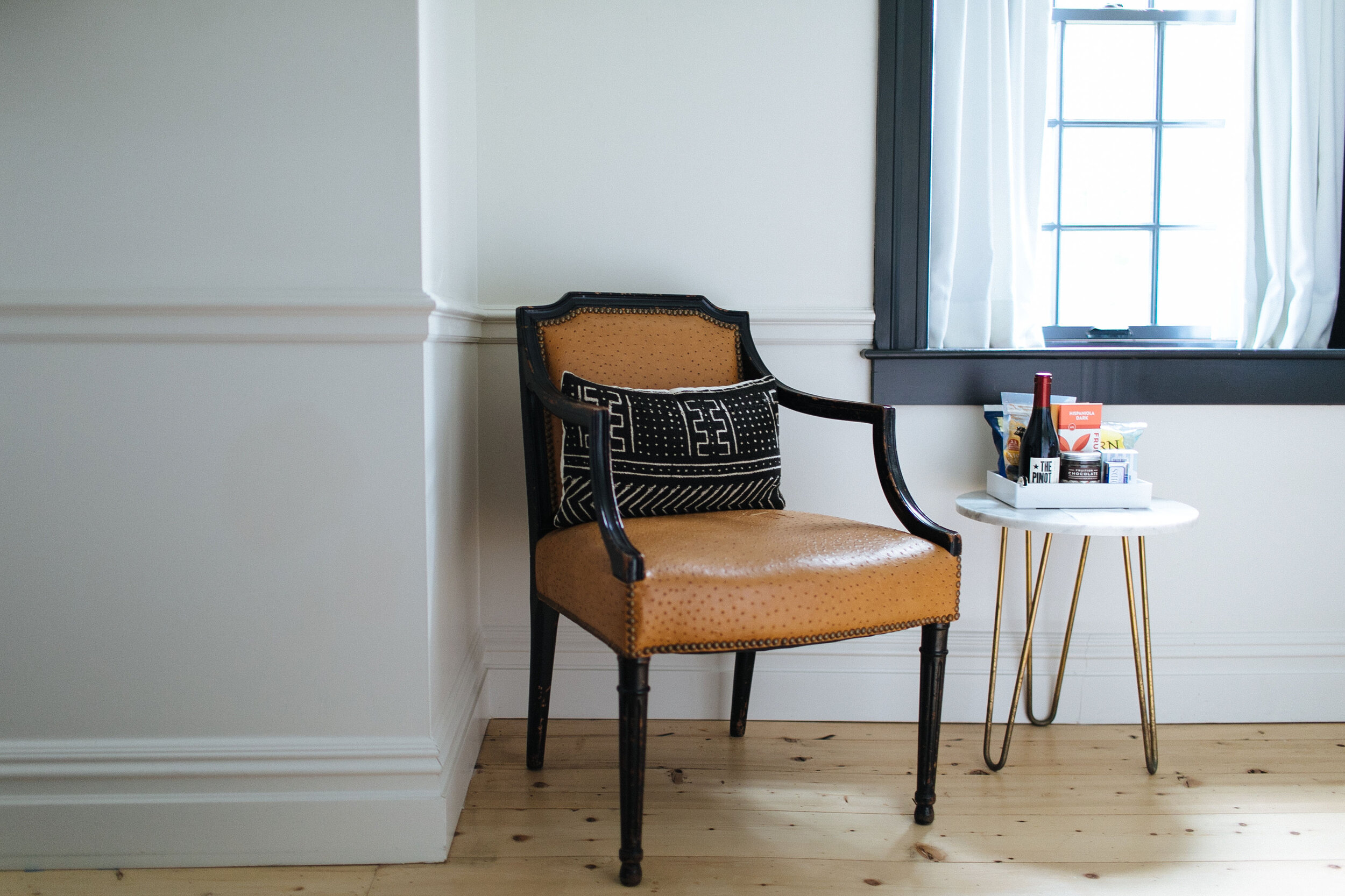 Hasbrouck_House_Balcony_Suite_Room4_Chair_Jennifer.jpg