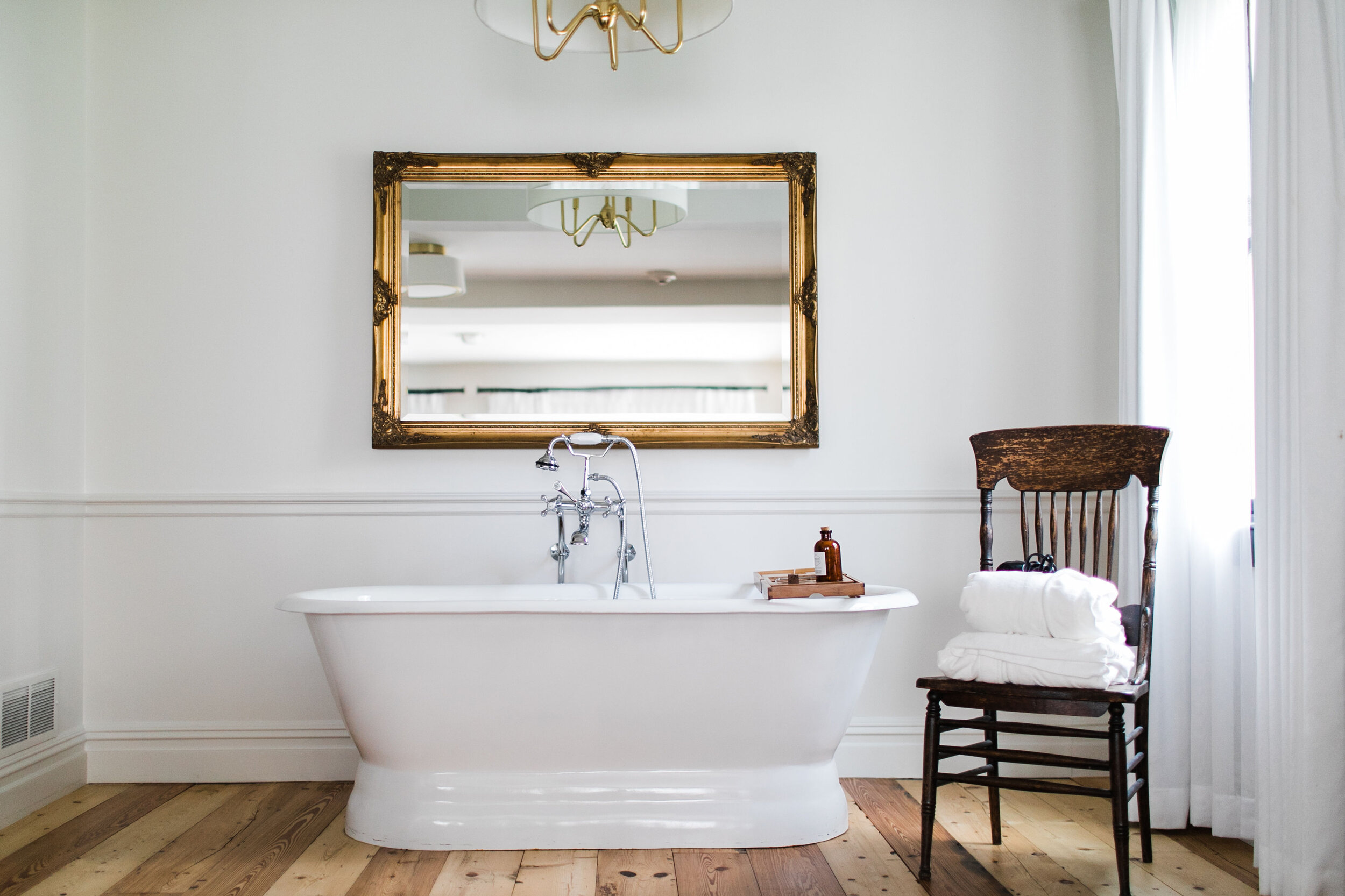 Hasbrouck_House_Carriage_House_Luxury_Suite_Room11_Bathtub_Jennifer.jpg