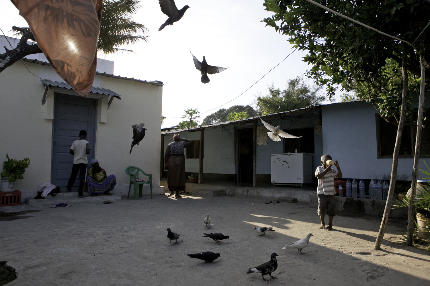 Editorial photographer Eric Kruszewski photographs water wells and repairs in Mozambique for VOX United.