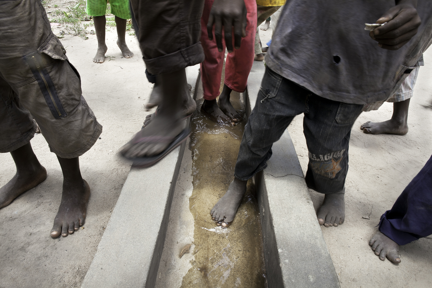  Temperatures in Cabo Delgado, Mozambique easily reach over 100 degrees (F) throughout the year. And with the dry, dusty conditions, children use the streaming water as a chance to clean their dirty feet. 