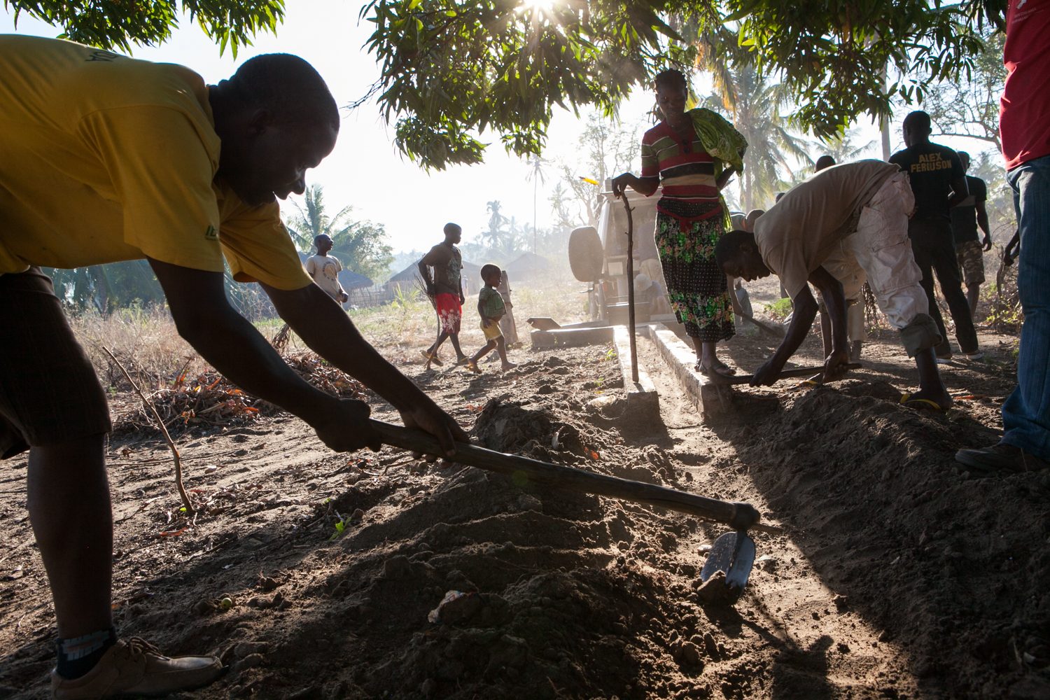Editorial photographer Eric Kruszewski photographs water wells and repairs in Mozambique for VOX United.