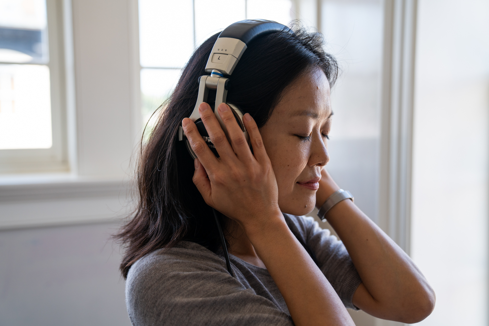 In Washington, D.C.’s Halcyon House, Yoko K. Sen demonstrates how she creates ambient electronic music.