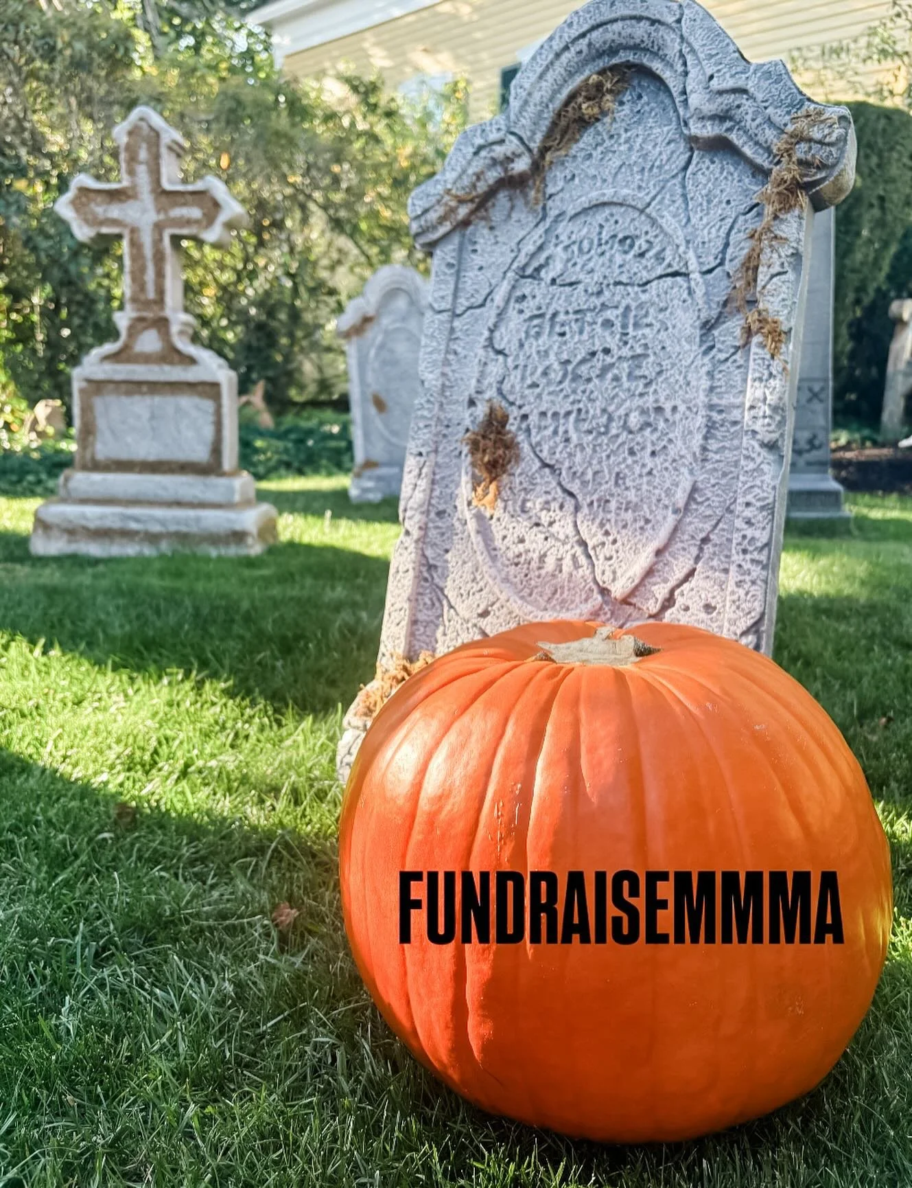 It&rsquo;s *spooky* how quickly the holidays sneak up on us. Be sure to use our @minted code (FUNDRAISEMMMA) to get a head start on your holiday cards this year! 

#minted #mintedholiday #merrymixers #salem #marblehead #swampscott #northshorema #sale