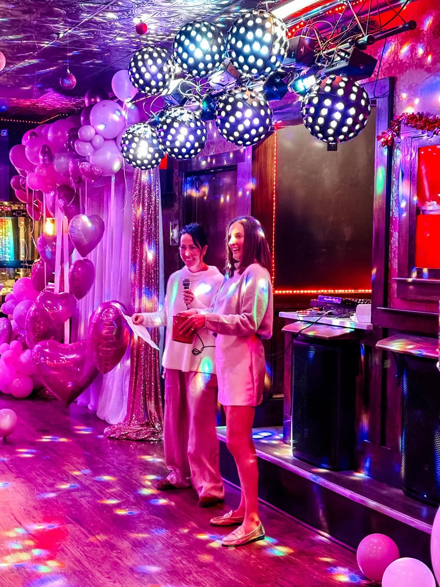 The girls showed uppp last night for our second annual Merry Galentine&rsquo;s Night Out at @villagetavernsalem raising over $4,000 for our Patient in Need Fund supporting @salemhospital pediatrics 🩷 

&ldquo;Events like this remind us exactly why M