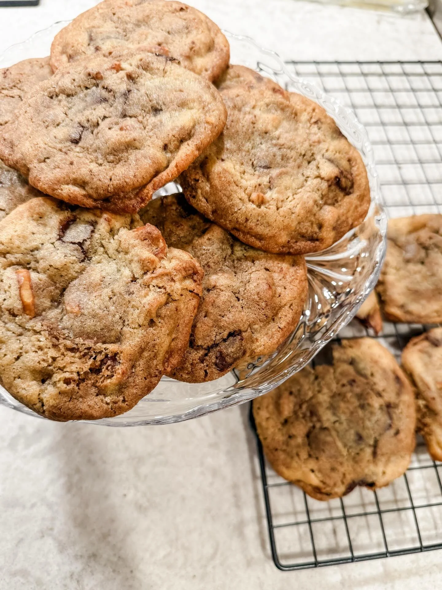 Channel your inner @annmichaelhmaye this weekend ahead of the big game and sign up to bake 2 dozen nut-free cookies for first responders and health care workers (including staff at @salemhospital!) this #ValentinesDay ❤️🏈🍪

Head to the @spurnorthsh