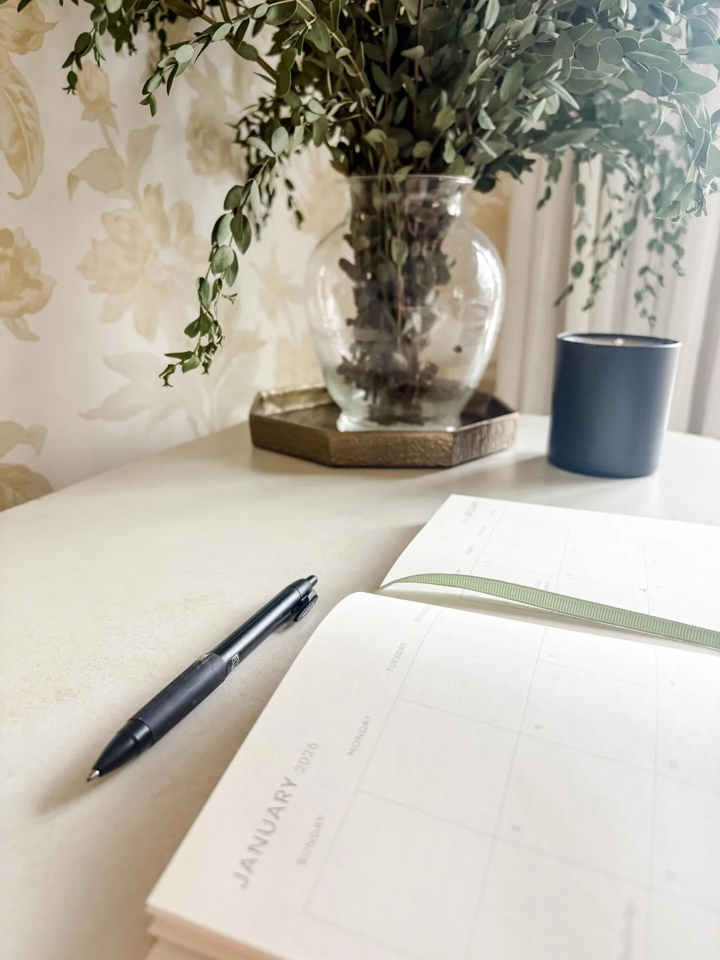 New year, new goals ✨ If you&rsquo;re in the market for a new calendar or planner to kick-start your resolutions visit @minted and use code FUNDRAISEMMMA for 20% off of your entire order! 

#minted #mintedpartner #newyearoffer #organizeinstyle