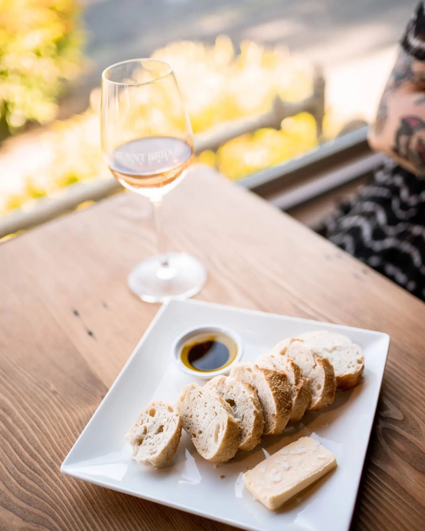 Come on in for some wine and a snack today! We are open until 7pm 🍞🧈🥂