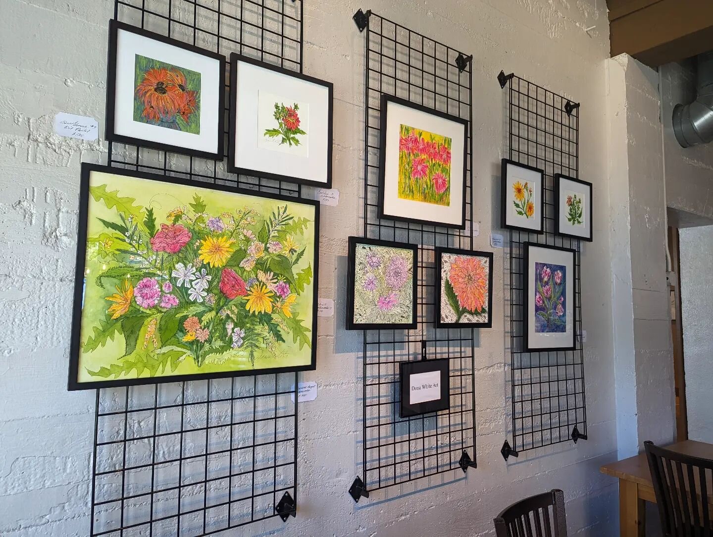 Thanks to everyone who came out to First Friday! Check out the new art by Dona White in our tasting room now through September! 🌷🌸🌹🌺🌻🌼🪷 And pop in today for a glass of wine! We are open until 5pm!