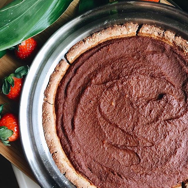 Ooooowweee!!! @shweetea made the most amazing version of @mrs_vegan famous pumpkin pie!! 🎃👅🙌🏼 #thanksliving