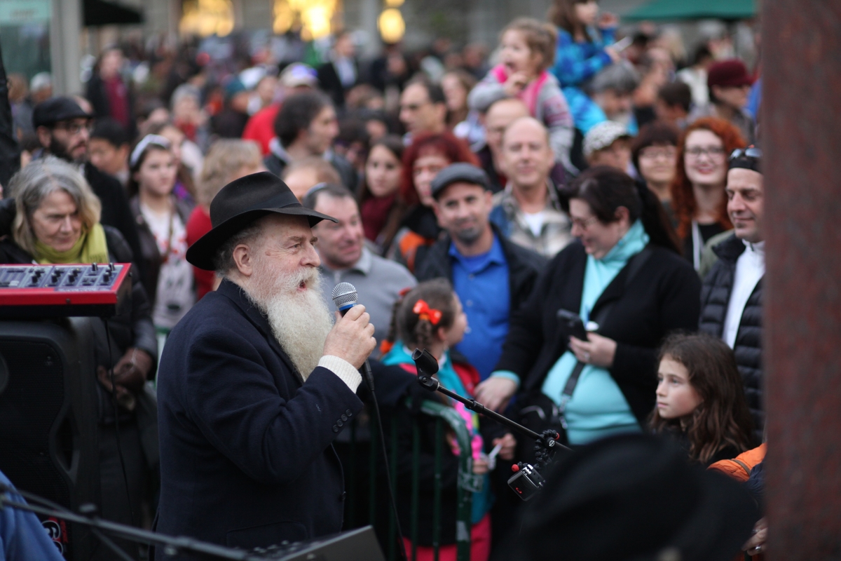 Chanukah UnionSquare 140.jpg