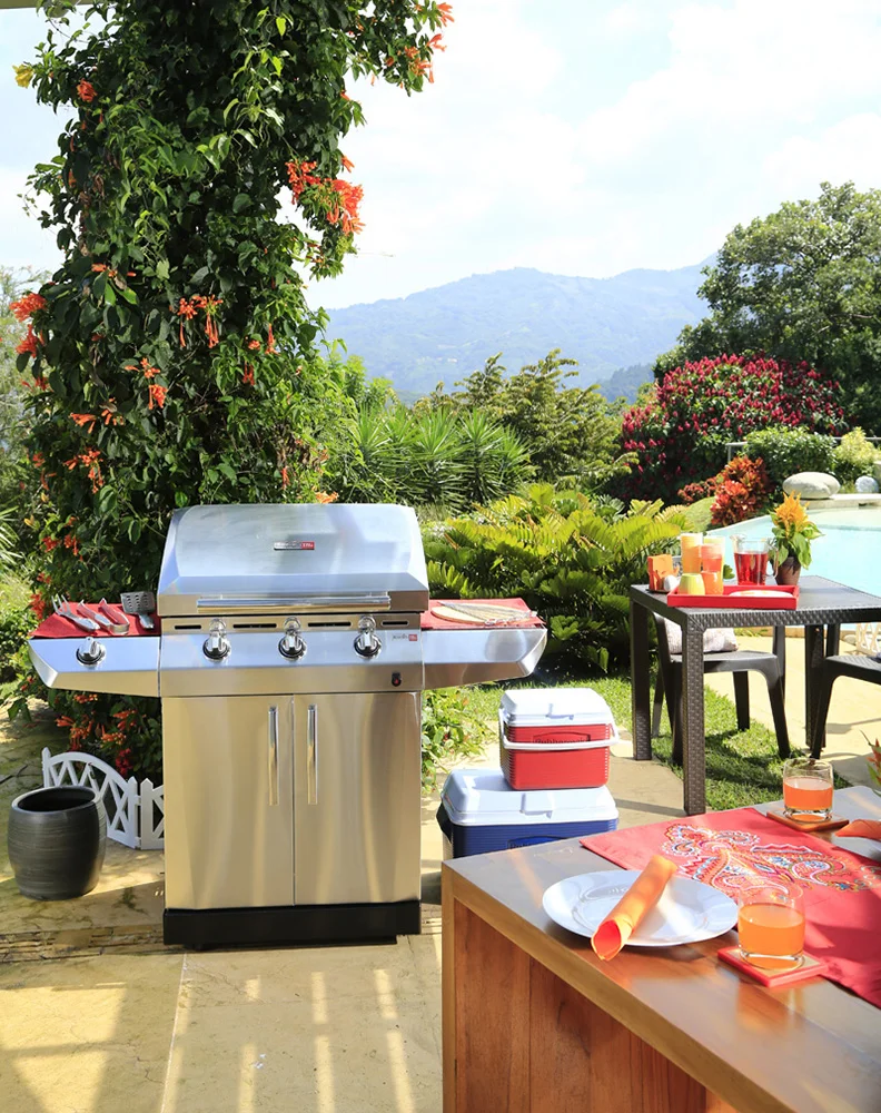  Creación de contenido para Ferretería EPA  Dirección de proyecto: Carla Saborío  Diseño interno: Rebeca Villalobos.  Producción: Carla Saborío y Rebeca Villalobos.  Fotografías: Carla Saborío.  Arte: Rebeca Villalobos.  Asistente de producción y fot