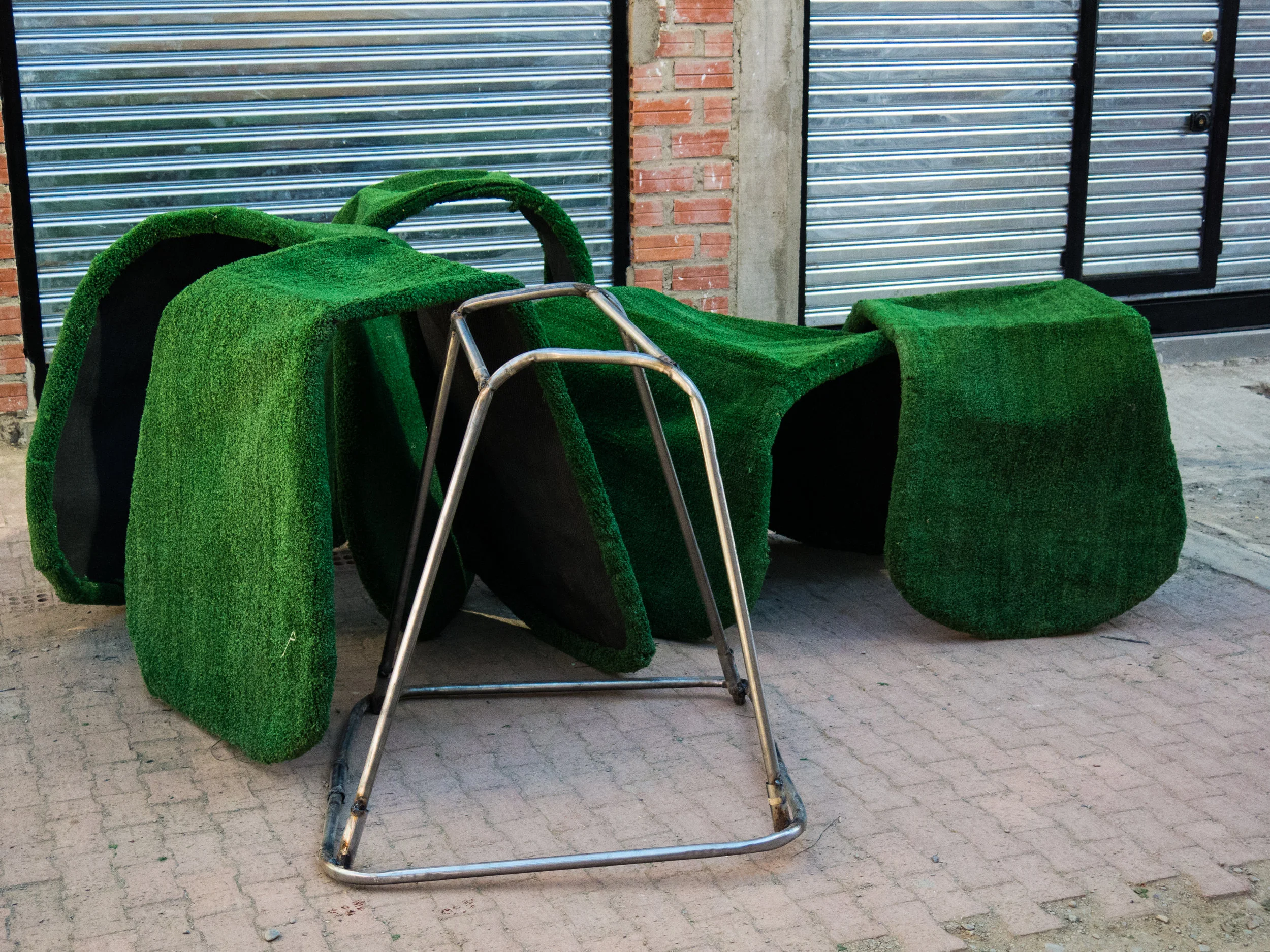 Park testing with local children near Teatro Trono's Headquarters in El Alto