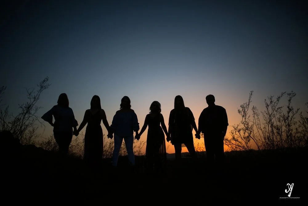 Best family pictures in Phoenix near me by Anjeanette Photography places to take vacation portraits number 1 mom gift photos in Arizona