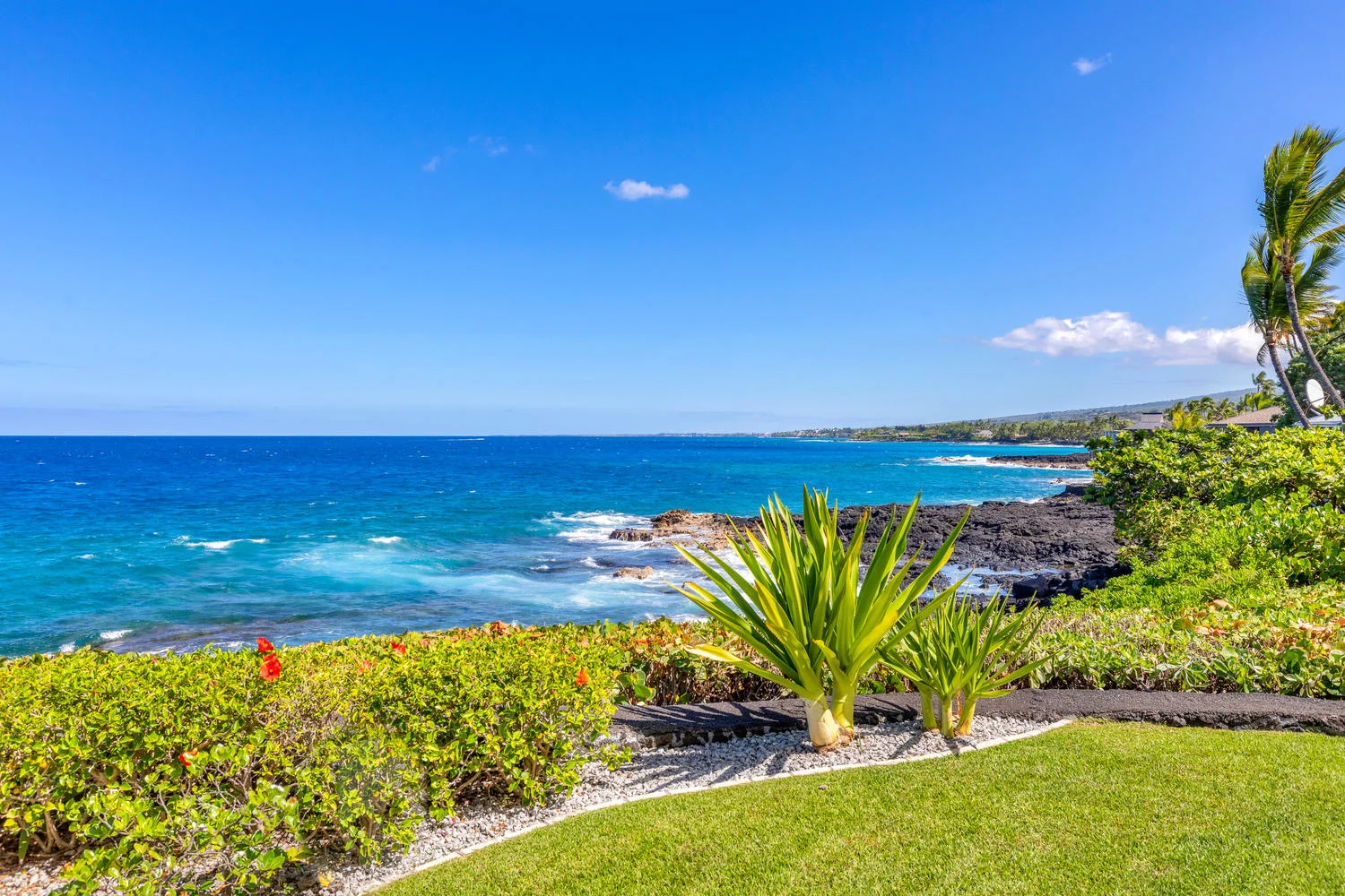 776556 776560 Alii Drive-large-017-8-Lanai-1500x1000-72dpi.jpg
