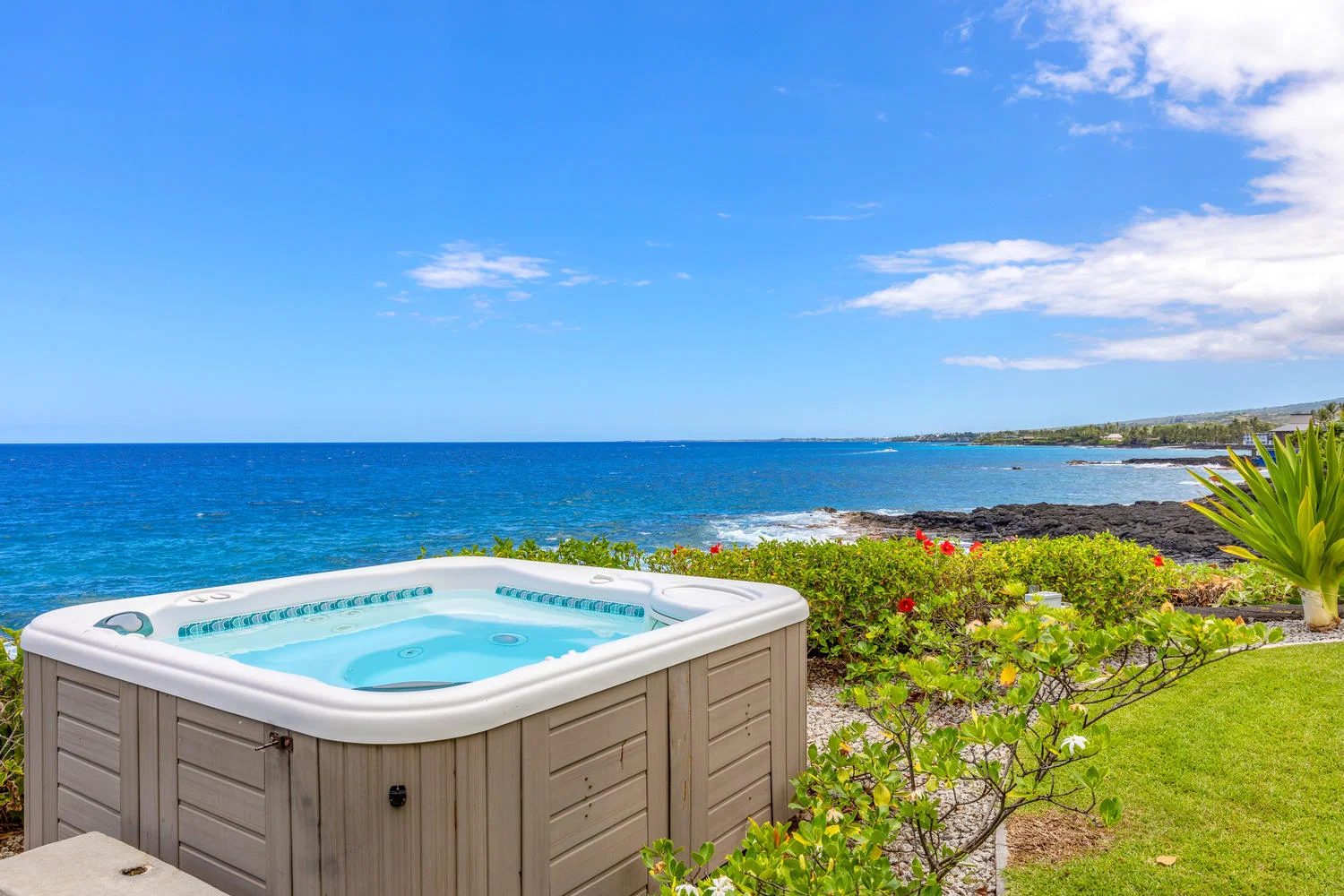776556 776560 Alii Drive-large-043-39-Lanai-1500x1000-72dpi.jpg