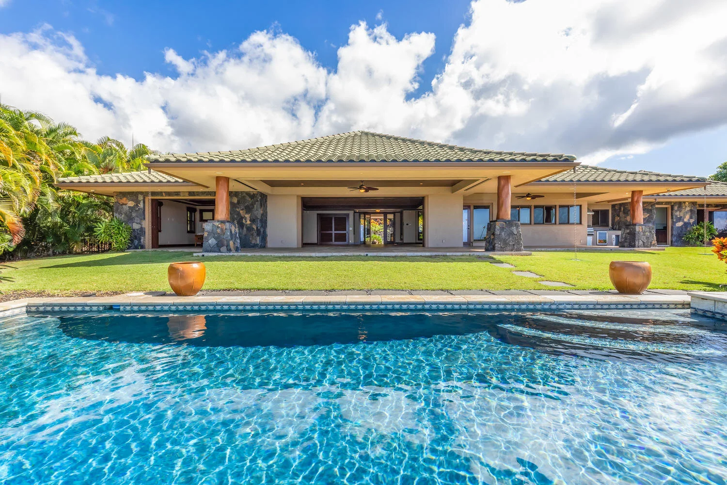 Just Listed! Stunning Residence in Private Golf Club Community – Hawaii Island