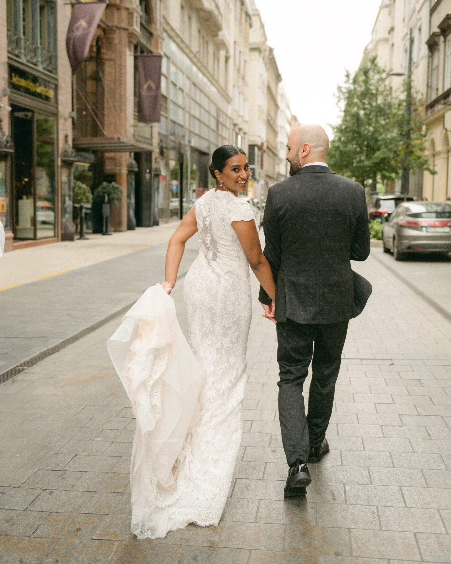 Racine and Aria 🫰Time to check your emails 😶&zwj;🌫️🫶🫡 

#yayloveweddingphotography #vancouverweddingphotographer