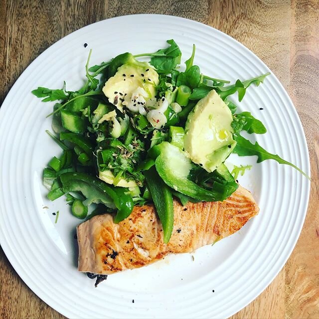Go-to meal 😄. Salmon = protein + omega, big salad = vitamins + microbiome diversity. Ultimate mood foods #nutrition #postpartumhealth #moodfood